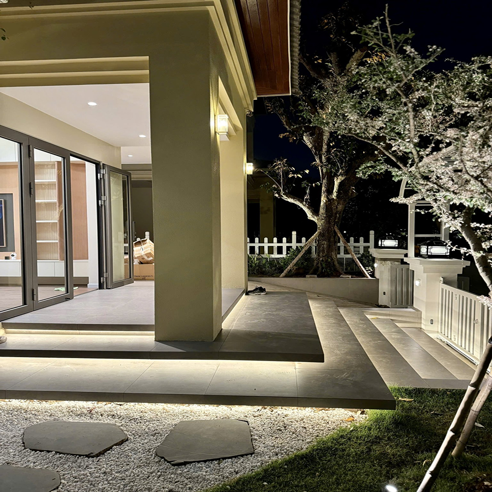 Cách chọn đèn LED cảnh quan cho sân vườn biệt thự