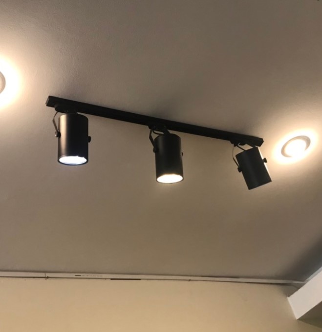 Đèn LED chỉnh hướng và đèn rọi ray khác nhau ra sao