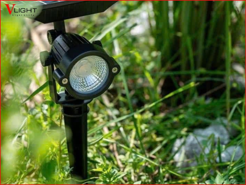 Ưu điểm và hạn chế của đèn LED sân vườn và đèn LED rọi cây